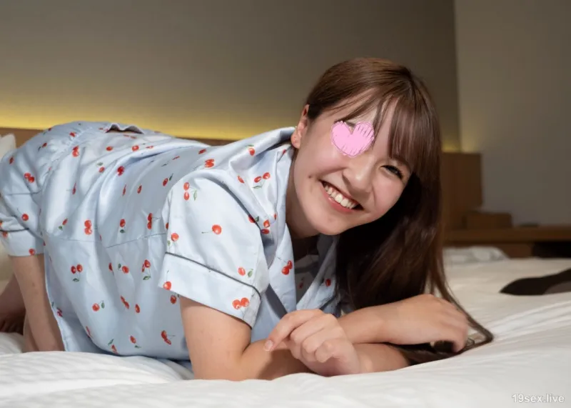 fc2-ppv 4143598 Pajamas★Monashi Pajamas de Ojama ♥ I cant stop pushing ♥ Ai-chan, 19 years old, cheerful personality, super cute smile ♥ I cant resist the reaction of a serious amateur with natural pubic hair ♥ FC2-PPV-4143598